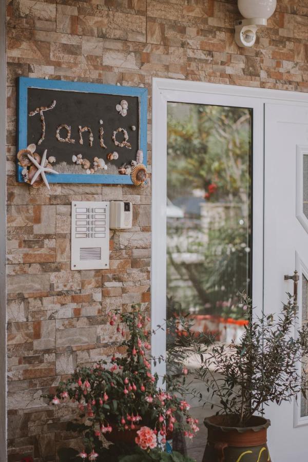 Apartments Tania パラリア・ディオニショウ エクステリア 写真